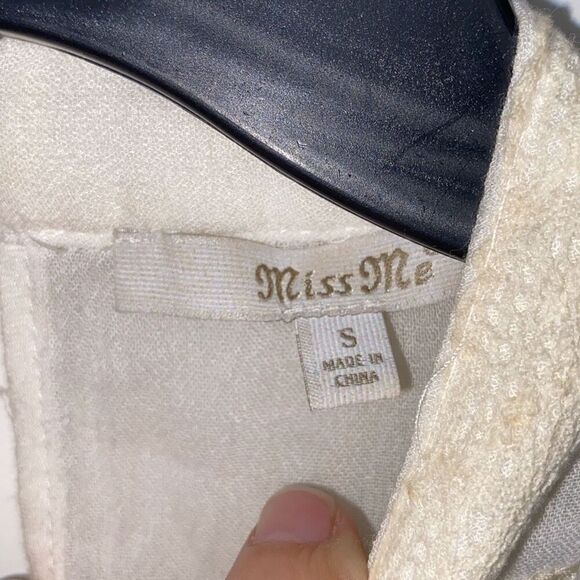 Miss Me Women's Cream Embroidered Lace Up Keyhole Back Sleeveless Blouse Small - Picture 10 of 10